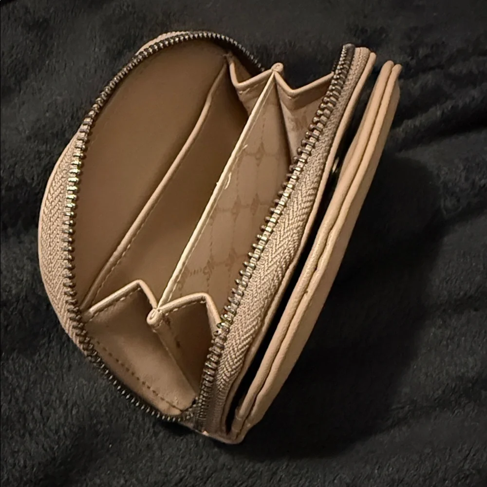 Steve Madden Tan Zip Wallet/Coin Card holder